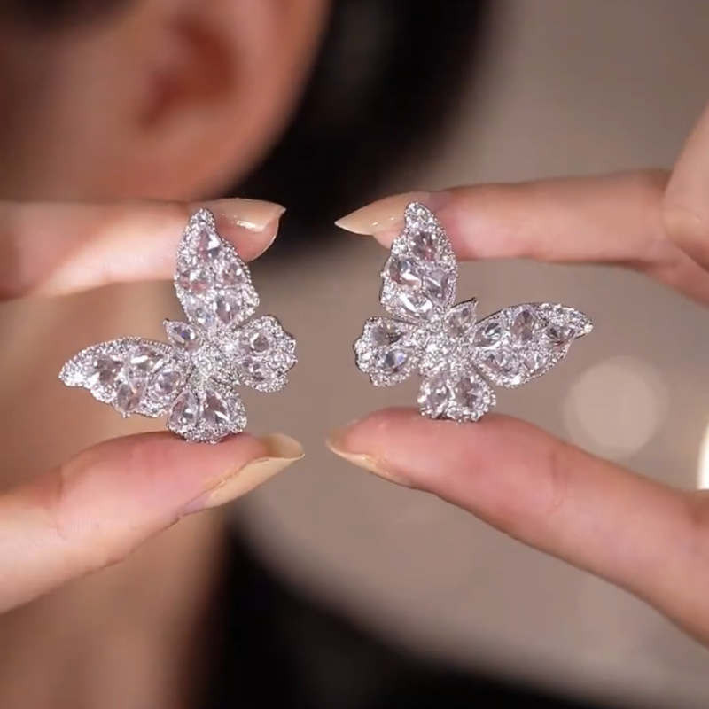 Naušnice od bakra i cirkonija, elektroplatirane, leptir dizajn s asimetričnim krilima, korejski stil, svjež i sladak dizajn