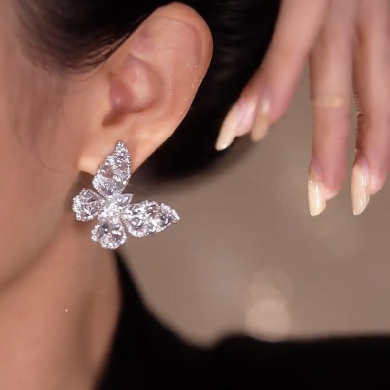 Naušnice od bakra i cirkonija, elektroplatirane, leptir dizajn s asimetričnim krilima, korejski stil, svjež i sladak dizajn