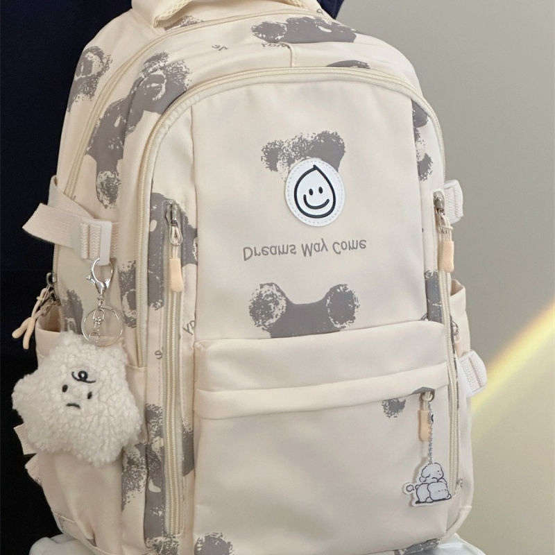 Iskolai hátizsák poliészter, cipzáras nyitás, belső cipzáros zseb, puha háromdimenziós forma, belső réteg