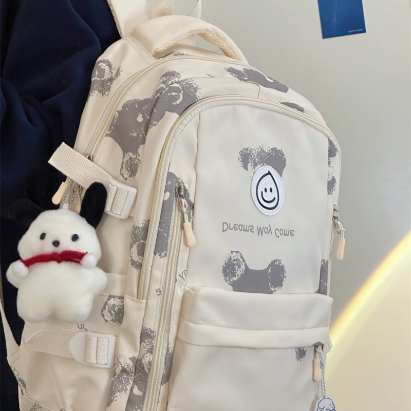 Iskolai hátizsák poliészter, cipzáras nyitás, belső cipzáros zseb, puha háromdimenziós forma, belső réteg