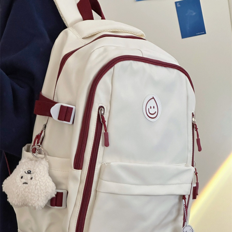 Iskolai hátizsák poliészter, cipzáras nyitás, belső cipzáros zseb, puha háromdimenziós forma, belső réteg