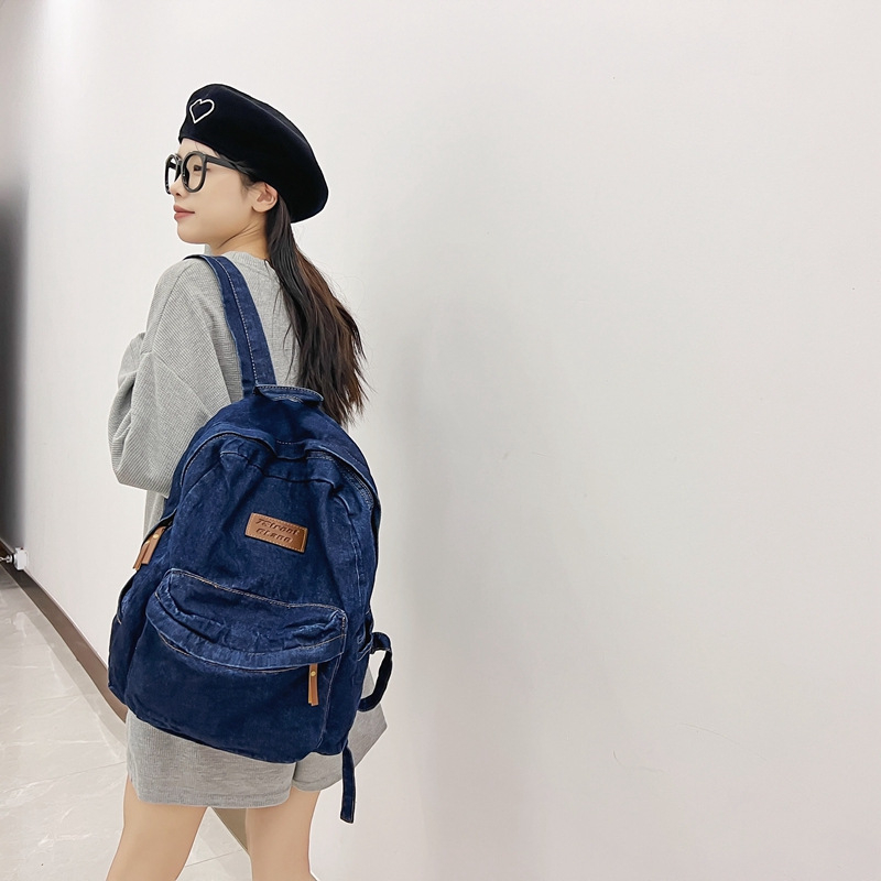 Denim iskolatáska utcai trenddel, cipzáras záródás, telefonzseb, őszi 2024