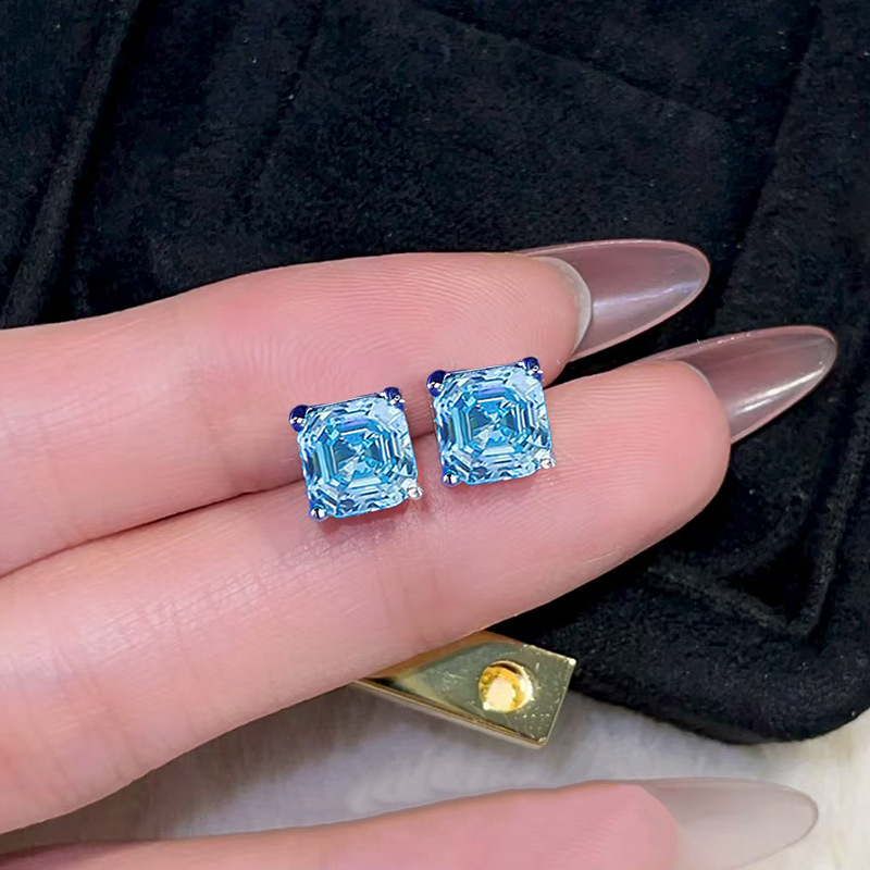 Naušnice – Geometrijski oblik, srebrni materijal, elektropoliranje, ušne igle od srebra 925, težina 3 g