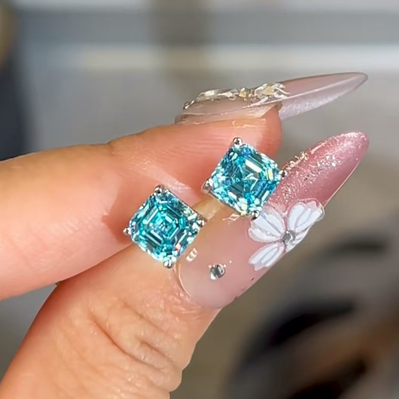 Naušnice – Geometrijski oblik, srebrni materijal, elektropoliranje, ušne igle od srebra 925, težina 3 g