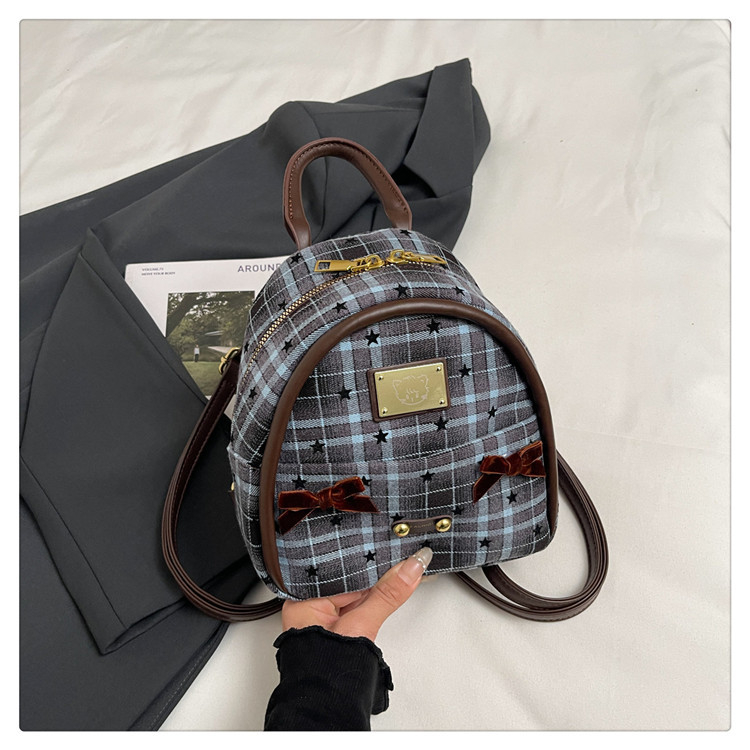 Nylon hátizsák, városi minimalist stílus, cipzáras záródás, zseb a dokumentumoknak, Téli 2025