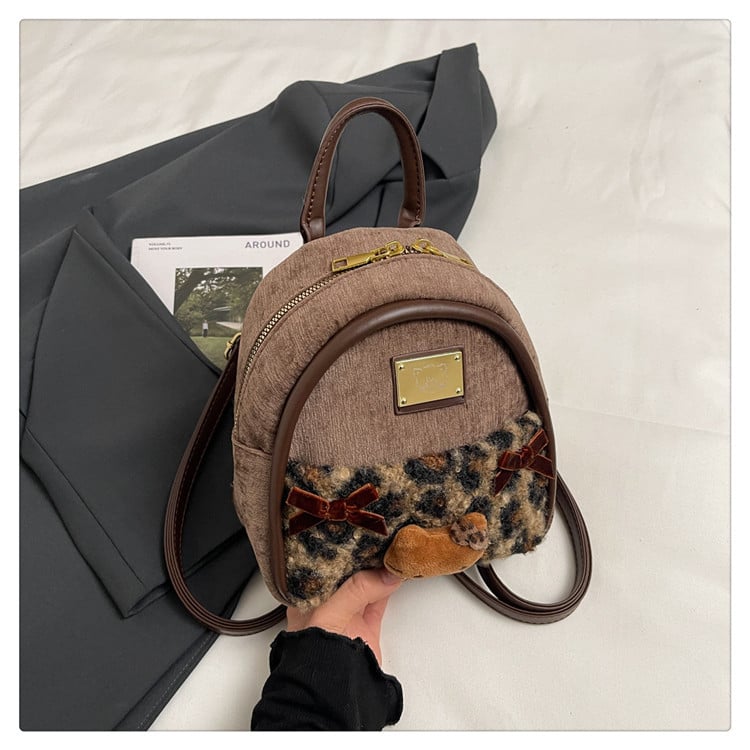 Nylon hátizsák, városi minimalist stílus, cipzáras záródás, zseb a dokumentumoknak, Téli 2025