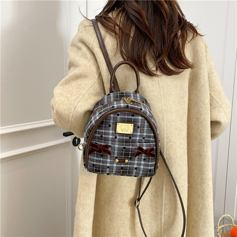 Nylon hátizsák, városi minimalist stílus, cipzáras záródás, zseb a dokumentumoknak, Téli 2025