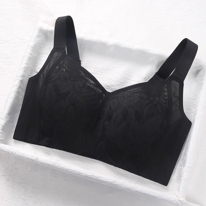 Női melltartó, teljes kosár, vékony előformázott kosár, nejlonos csipke anyag, állítható vállpántok, hátul négy sor kapocs