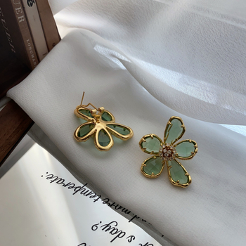 Bakreni naušnice u obliku cvijeta s kamenčićima, 925 srebrne iglice za uho, proljeće 2025