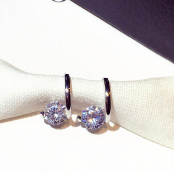 Naušnice | Korejski stil, Legura, Dijamantna obrada, Geometrijski dizajn, Marka Kapyya