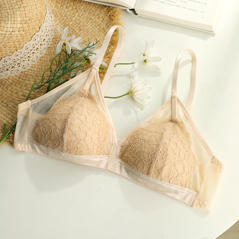 Δαντελένιο σουτιέν με τρίγωνική κούπα, λεπτός διαμορφωμένος κύπελλος, επένδυση από σπόγγο, κύριο ύφασμα νάιλον 80%, αναπνέσιμο και άνετο