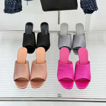 Toe-loop sandale s okruglim vrhom, platforma 6–8 cm, gornji materijal: vrh od ovčje kože, potplat od prave kože