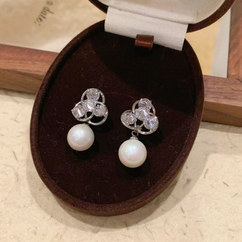 Réz fülbevalók virág alakú, elektroplatírozott felülettel, 925 ezüst fülcsapokkal