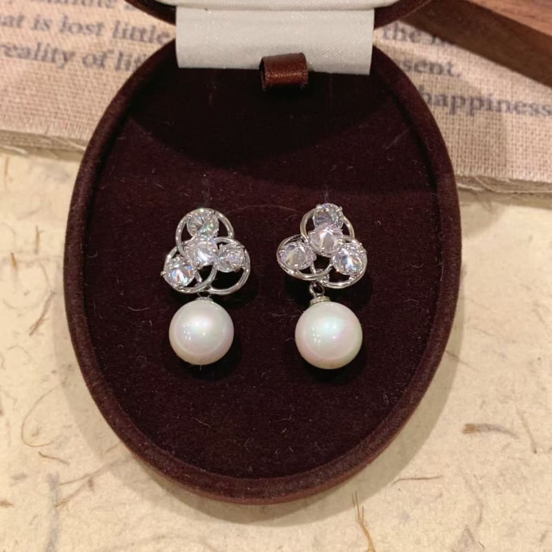 Réz fülbevalók virág alakú, elektroplatírozott felülettel, 925 ezüst fülcsapokkal