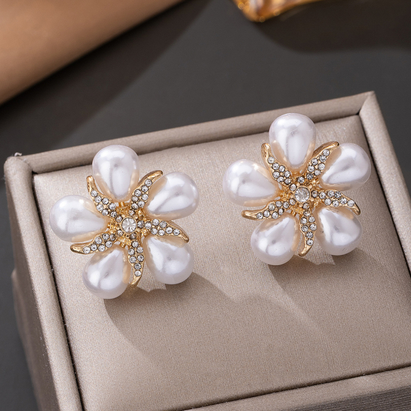Naušnice s umjetnim perlama i dijamantnim ukrasom u obliku cvijeta, s iglom od nehrđajućeg čelika, visoke klase