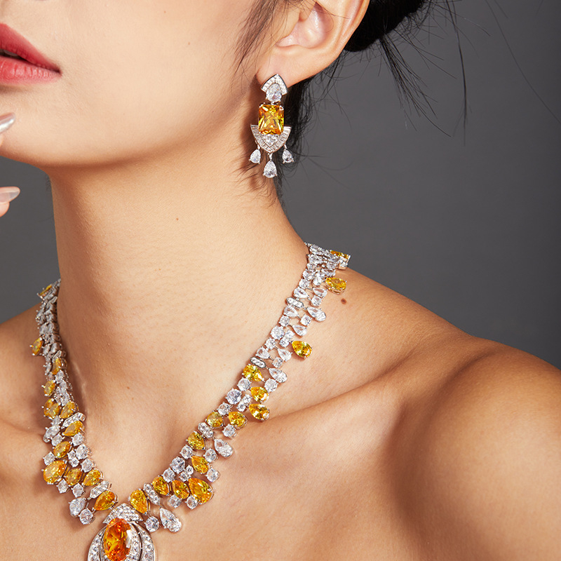 Naušnice inspirirane sirenom, cirkon, trokutaste kapljice vode, bakrena osnova s premazom od 18K zlata