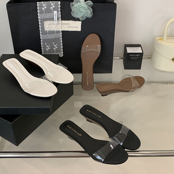 Átlátszó PVC szandál, kerek orrú, PU talp és PU bélés, nyár 2025