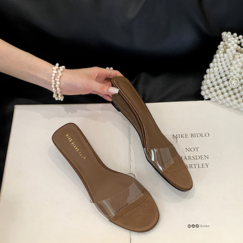 Átlátszó PVC szandál, kerek orrú, PU talp és PU bélés, nyár 2025