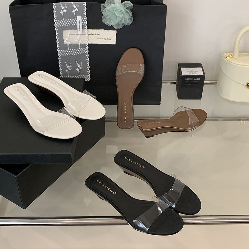 Átlátszó PVC szandál, kerek orrú, PU talp és PU bélés, nyár 2025