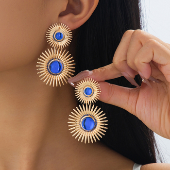 Női fülbevalók — Geometrikus, kör alakú napvirág köves fülbevaló, divatos és sokoldalú (Anyag: vasötvözet; Fülbevaló tű anyaga: rozsdamentes acél; Bevonat: elektroplating; Márka: Yibanglong)