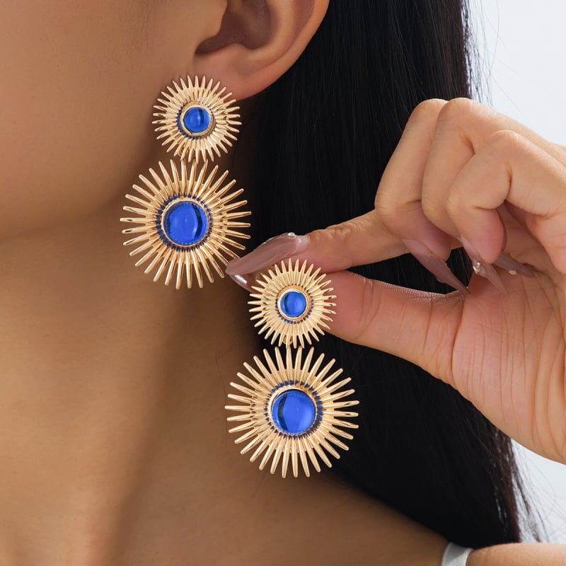 Női fülbevalók — Geometrikus, kör alakú napvirág köves fülbevaló, divatos és sokoldalú (Anyag: vasötvözet; Fülbevaló tű anyaga: rozsdamentes acél; Bevonat: elektroplating; Márka: Yibanglong)