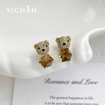 Fülbevalók kismedve formájú, rézötvözet alapú, ezüst 925 tűvel, elektroplakálás, könnyed luxus stílus