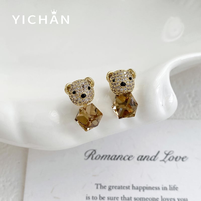 Fülbevalók kismedve formájú, rézötvözet alapú, ezüst 925 tűvel, elektroplakálás, könnyed luxus stílus