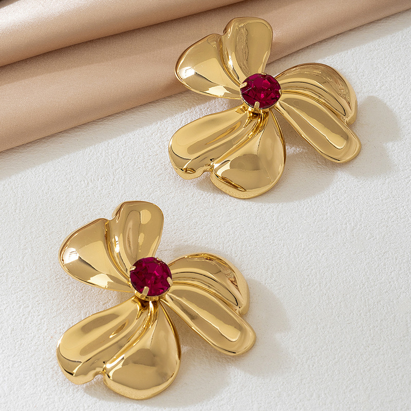 Geometriai formájú fülbevalók ötvözetből, elektroplakálás, rozsdamentes acél fülpálcák, márka Nothing (Anyag: ötvözet; Eljárás: elektroplakálás; Forma: geometriai; Fülpálcák: rozsdamentes acél; Márka: Nothing)