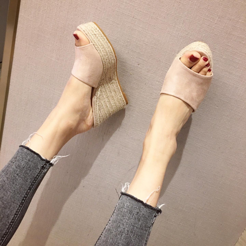 Ženske sandale na klinu s pletenim konopljinim užetom, gornji dio od velura, debeli potplat