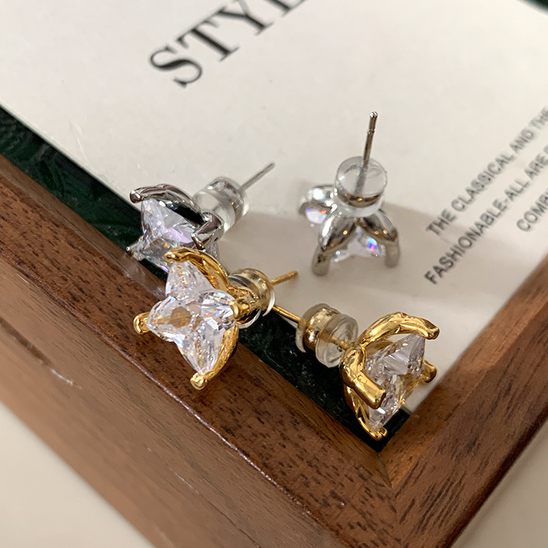 Naušnice, bakren materijal, elektroplatiranje, brend Small Charming, stil Light Luxury, dizajn cvjetni