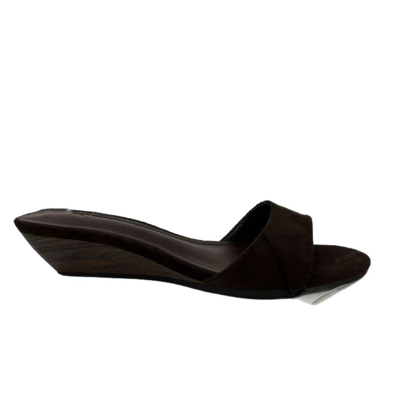 Szandálok négyzetes orrú, felsőrész: szuper rost, belső PU, talp: gumi, szabadidős stílus.