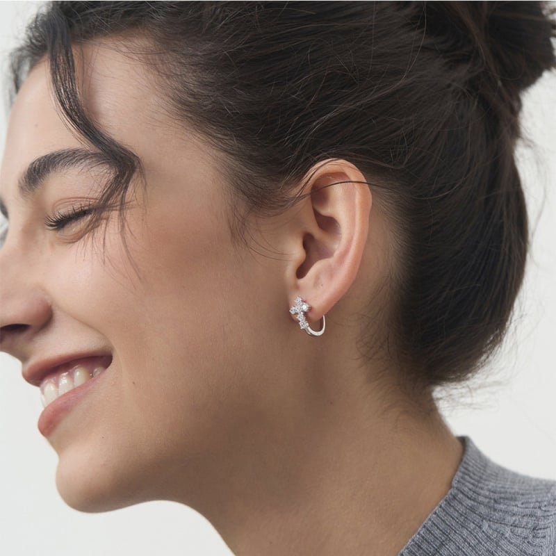 Медни кръстовидни обици с U-образна геометрия, електроплатирани, унисекс, пуск през пролетта 2025.