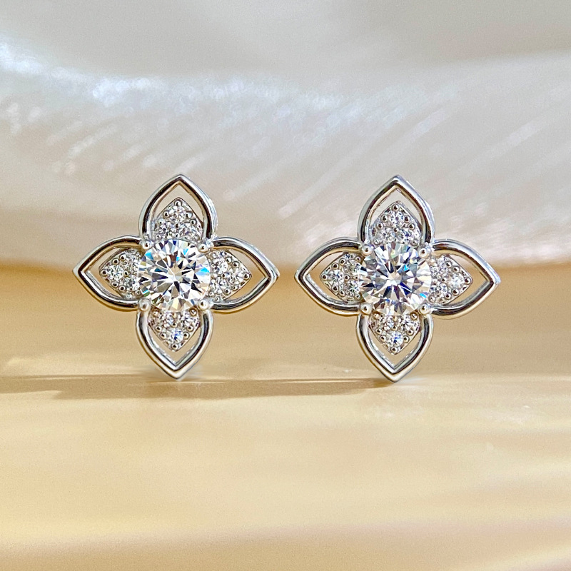 Оπεци моисанит | S925 стерлингово сребро | Четирилистна детелина | 0,5 карата | Разрез 3e