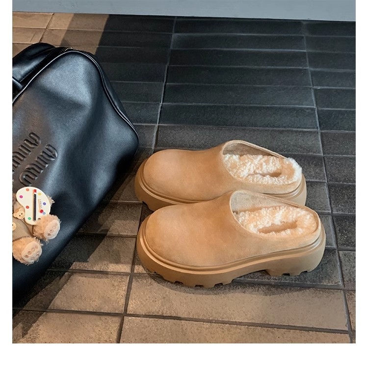 Slip-On zimske čizme s gornjim dijelom od kože goveda, podstava od ovčje vune, debela gumena potplata, okrugli vrh