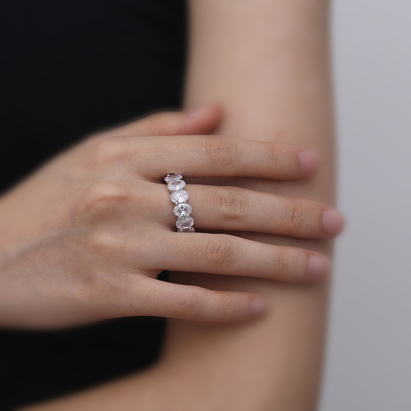 Prsten od srebra S925 s pavé dijamantima, geometrijski stil, težina 7 g, model R093