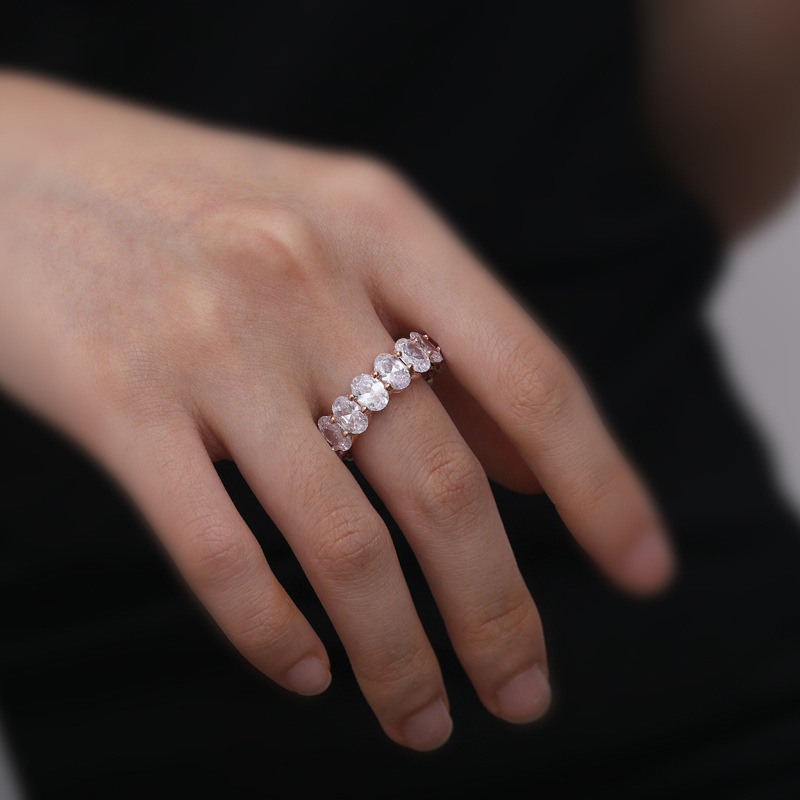 Prsten od srebra S925 s pavé dijamantima, geometrijski stil, težina 7 g, model R093