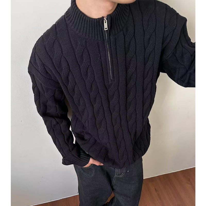 Muški pleteni džemper s poluzipom, opuštenog kroja, stojeći ovratnik, dugi rukav, detalj prevrnutog cvijeta, pamukasto-polyester smjesa