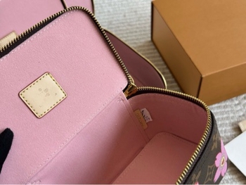 Bőr kozmetikai táska, hordozható, könnyű lux stílus, modell 456, mindennapi kozmetikumokhoz