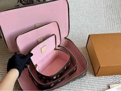 Bőr kozmetikai táska, hordozható, könnyű lux stílus, modell 456, mindennapi kozmetikumokhoz