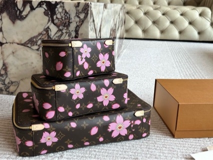 Bőr kozmetikai táska, hordozható, könnyű lux stílus, modell 456, mindennapi kozmetikumokhoz