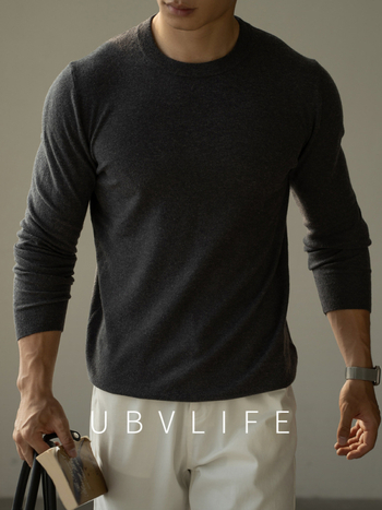 Pleteni džemper uskog kroja s okruglim izrezom, dugim rukavima, jesen 2025