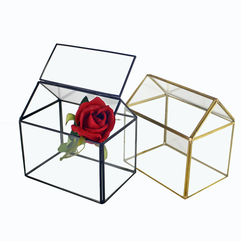 Sere din sticlă în formă de casă pentru flori veșnice — cub geometric, peisaj miniatural