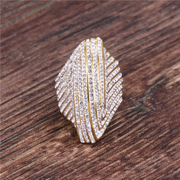 Gyűrű titánacélból, agyag díszítésekkel és strassz kövekkel, aranyozott, női divat ékszer