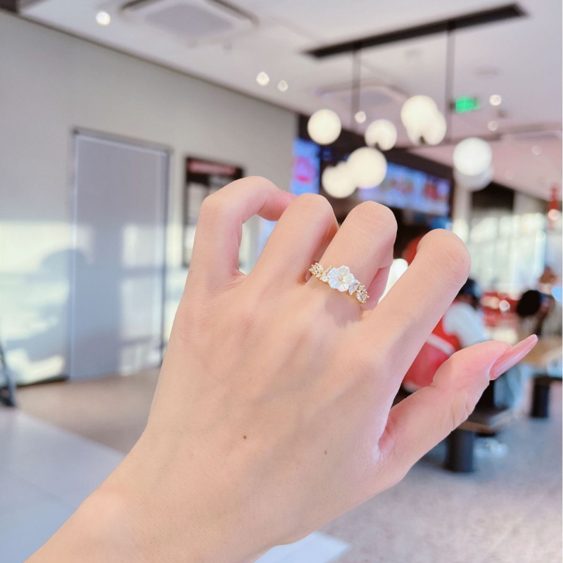 Női gyűrű cirkón virággal, réz aranyozott felülettel, korona és szív alak, felületkezelés: polírozott elektroplakálás, stílus: gyűrű