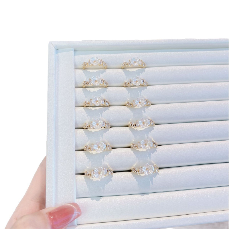 Női gyűrű cirkón virággal, réz aranyozott felülettel, korona és szív alak, felületkezelés: polírozott elektroplakálás, stílus: gyűrű