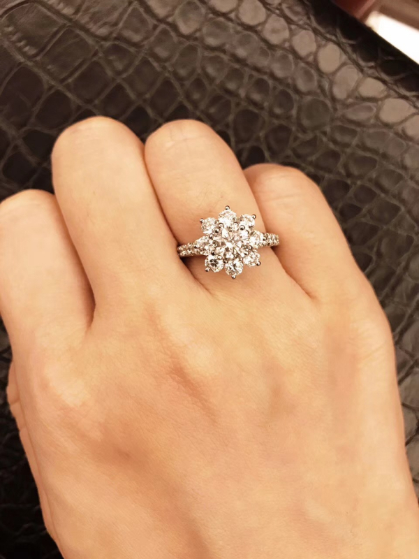 V arany napvirág gyűrű, geometriás dizájn, elektroplakált felület