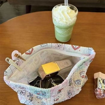 Τσαντάκι μακιγιάζ με καρό και γάτα, γλυκό καρτούν στυλ, με μεγάλη χωρητικότητα για ταξίδια, επένδυση πολυεστέρα, κατάλληλο για γυναίκες, κυκλοφόρησε άνοιξη 2025