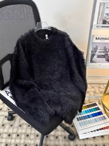 Džemper s dugim rukavima, okrugli izrez, slobodan kroj, prugasti uzorak; tkanina od pamuk-mešavine s 90% poliester