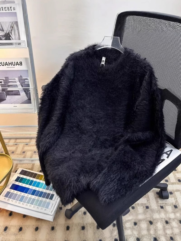 Džemper s dugim rukavima, okrugli izrez, slobodan kroj, prugasti uzorak; tkanina od pamuk-mešavine s 90% poliester