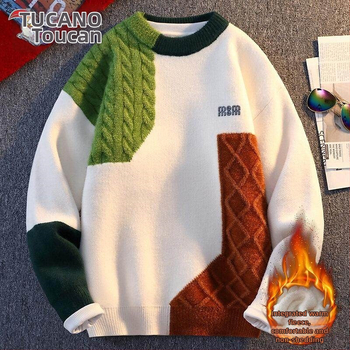 Pleteni pulover s okruglim izrezom, slobodan kroj, debeli materijal; poliester s dlakom zajca, detalj s našivkom